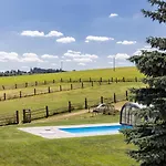 Luxusní Blonde Farm Apartamento Slavetin