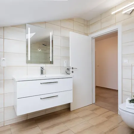 Luxusni Blonde Farm Apartment *