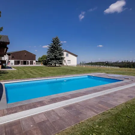 Luxusni Blonde Farm
