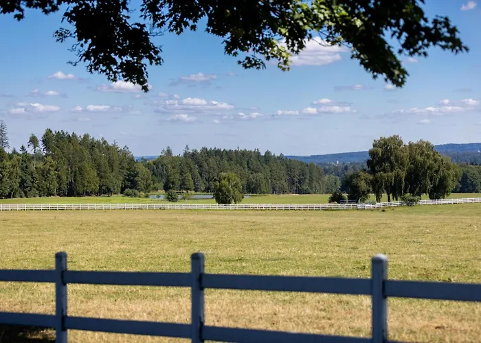 Luxusni Blonde Farm Slavetin